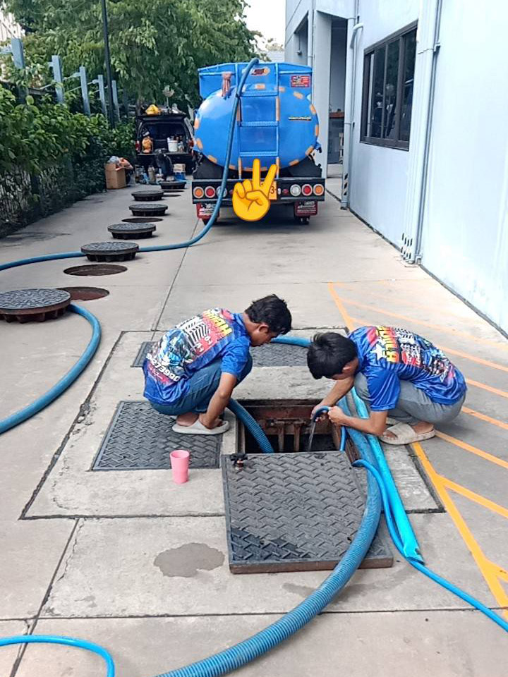 19 - https://sumitaservice.com | สุมิตา บริการดูดส้วม สูบส้วม แก้ปัญหาส้วมเต็ม ท่อตัน ด้วยทีมงานมืออาชีพ พร้อมรับประกันงาน 3 เดือน บริการ 24 ชั่วโมง บริการในเขตกรุงเทพและปริมณฑล